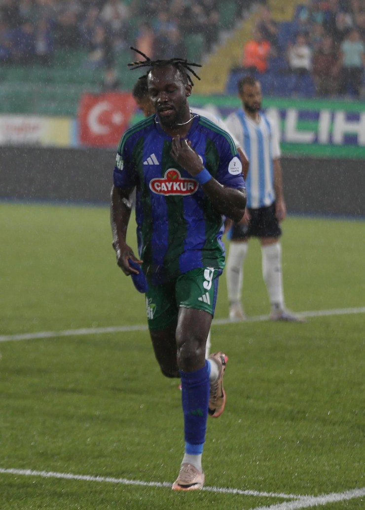 tredyol-super-lig-ekiplerinden-caykur-rizespor-mehmet-cengiz-tesislerinde-oynanan-hazirlik-macinda-misir-premier-ligi-ekiplerinden-pyramids-fc-ile-karsilasti-4.jpg