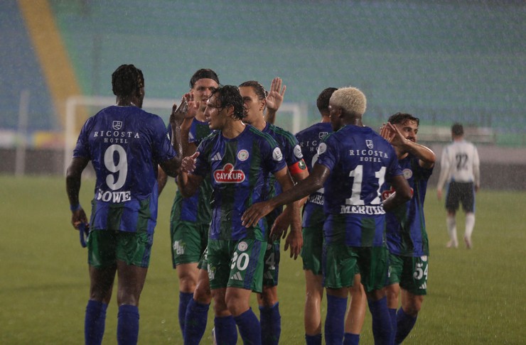 tredyol-super-lig-ekiplerinden-caykur-rizespor-mehmet-cengiz-tesislerinde-oynanan-hazirlik-macinda-misir-premier-ligi-ekiplerinden-pyramids-fc-ile-karsilasti-5.jpg