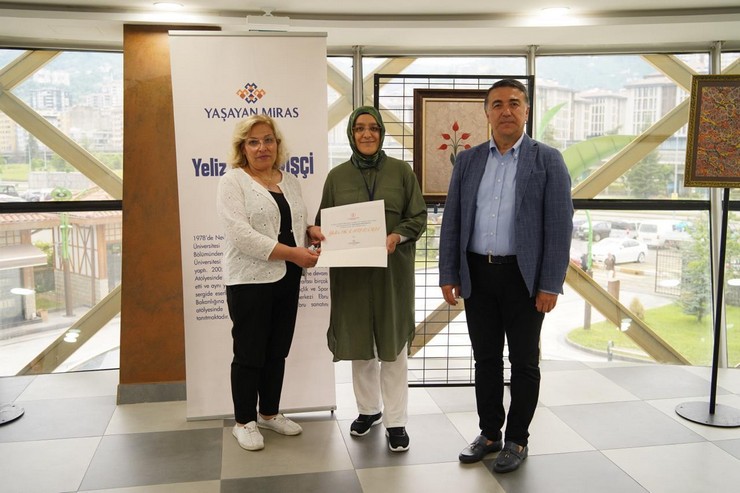 rizede-duzenlenen-ve-sanatseverlerin-yogun-ilgisiyle-devam-eden-yasayan-miras-soleni-bugun-sona-eriyor-9.jpg