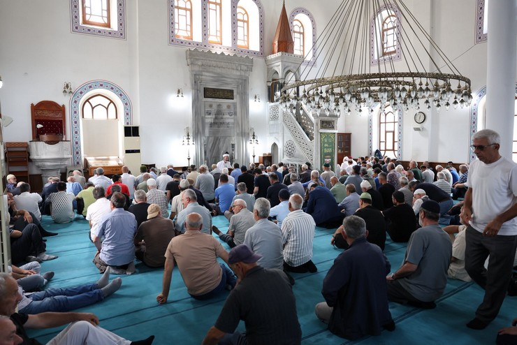 ak-parti-rize-il-baskanligi-tarafindan-sehitler-ve-vefat-eden-teskilat-mensuplari-icin-seyh-camiinde-mevlid-i-serif-okutuldu-4.jpg