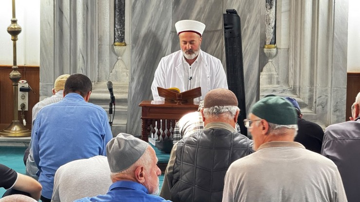 ak-parti-rize-il-baskanligi-tarafindan-vefat-eden-teskilat-mensuplari-icin-seyh-camiisinde-mevlid-i-serif-okutuldu-7.jpg