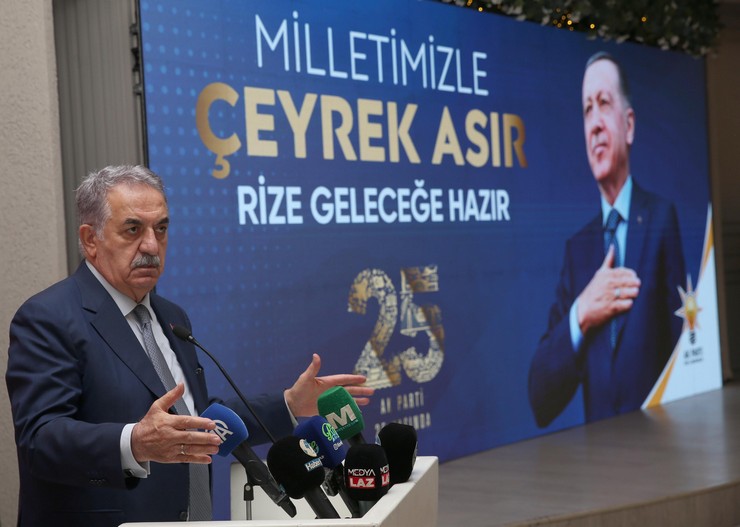 ak-parti-genel-baskan-yardimcisi-hayati-yazici-partisinin-25-kurulus-yil-donumu-dolayisiyla-bir-salonda-duzenlenen-programa-katilarak-konusma-yapti-2.jpg