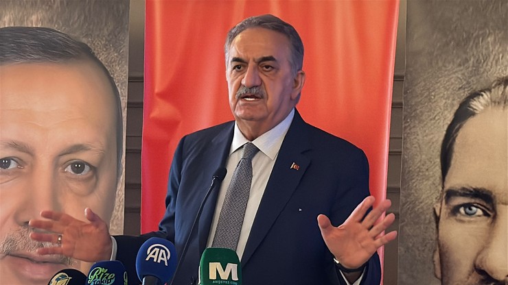 ak-parti-genel-baskan-yardimcisi-hayati-yazici-partisinin-25-kurulus-yil-donumu-dolayisiyla-bir-salonda-duzenlenen-programa-katilarak-konusma-yapti-3-001.jpg