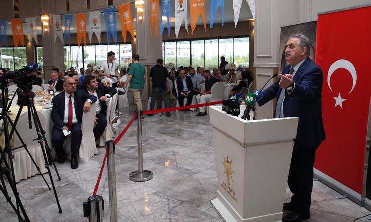 ak-parti-genel-baskan-yardimcisi-hayati-yazici-partisinin-25-kurulus-yil-donumu-dolayisiyla-bir-salonda-duzenlenen-programa-katilarak-konusma-yapti-3.jpg