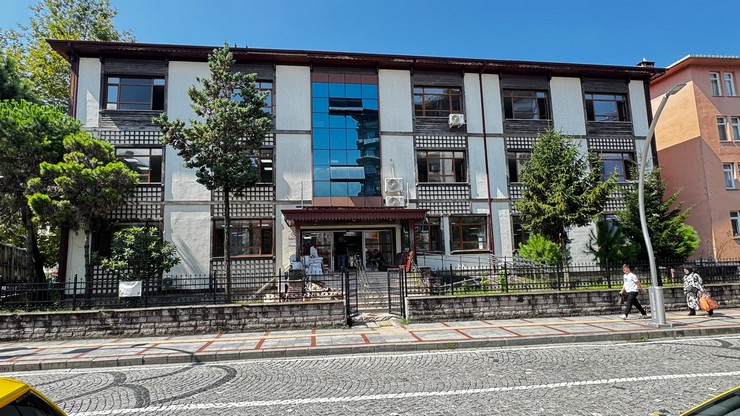 rize-il-ozel-idaresi-gecici-olarak-eski-kutuphane-binasina-tasiniyor-4.jpg