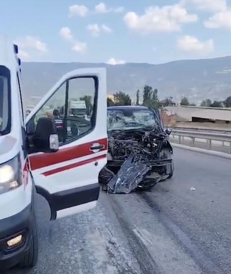 caykur-rizesporlu-eski-futbolcu-atakan-akkaynak-kastamonuda-esi-ve-6-aylik-bebegiyle-trafik-kazasi-gecirdi-1.jpg