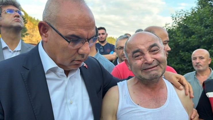 giresunun-gorele-ilcesinde-siddetli-yagisin-ardindan-derenin-tasmasi-sonucu-sel-sularina-kapilan-iki-kiz-kardesten-digerinin-de-cansiz-bedenine-ulasilirken-anneyi-arama-calismalari-devam-ediyor.jpg