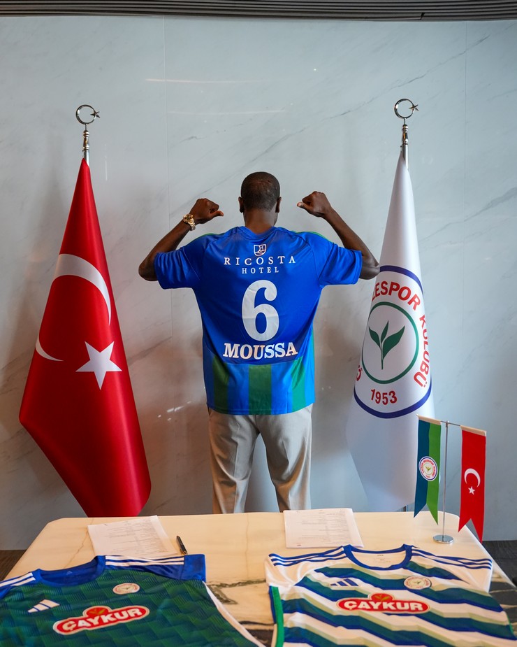 trendyol-super-lig-ekiplerinden-caykur-rizespor-ispanyol-ekibi-cadizden-transfer-ettigi-23-yasindaki-malili-orta-saha-oyuncusu-moussa-diakiteyi-kadrosuna-kattigini-resmen-duyurdu-1.jpg