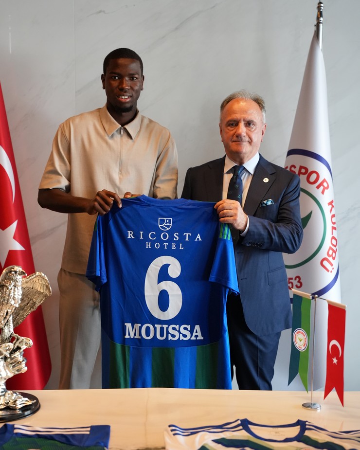trendyol-super-lig-ekiplerinden-caykur-rizespor-ispanyol-ekibi-cadizden-transfer-ettigi-23-yasindaki-malili-orta-saha-oyuncusu-moussa-diakiteyi-kadrosuna-kattigini-resmen-duyurdu-5.jpg