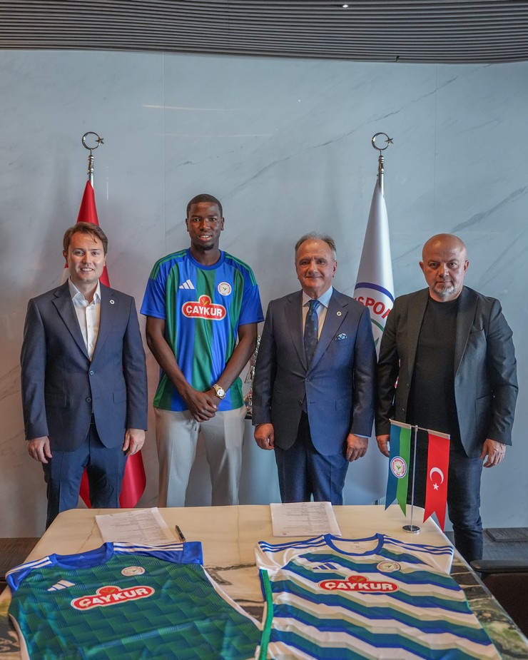 trendyol-super-lig-ekiplerinden-caykur-rizespor-ispanyol-ekibi-cadizden-transfer-ettigi-23-yasindaki-malili-orta-saha-oyuncusu-moussa-diakiteyi-kadrosuna-kattigini-resmen-duyurdu.jpg