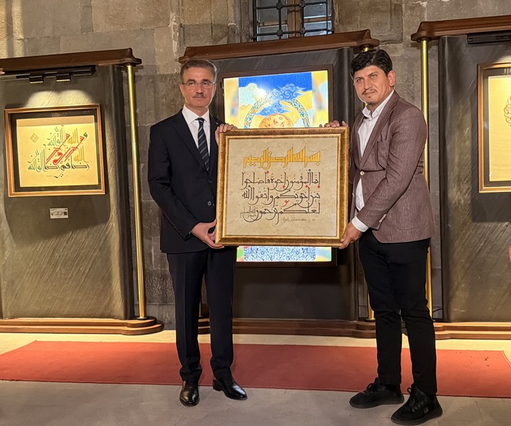 albayrak-grubunun-12-yildir-surdurdugu-islam-sanatlari-sergilerinin-bu-yilki-temasi-hane-ziraat-katilimin-sponsorlugunda-turkiye-kultur-yolu-festivali-kapsaminda-erzuruma-misafi.jpg