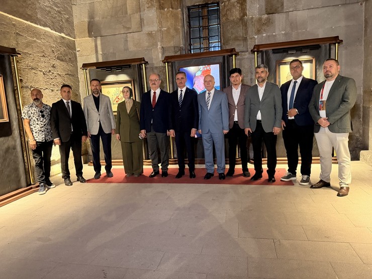 albayrak-grubunun-12-yildir-surdurdugu-islam-sanatlari-sergilerinin-bu-yilki-temasi-hane-ziraat-katilimin-sponsorlugunda-turkiye-kultur-yolu-festivali-kapsaminda-erzuruma-misafir-1.jpg