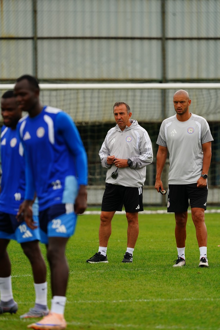 aykur-rizespor-super-ligin-2-haftasinda-evinde-agirlayacagi-samsunspor-macinin-hazirliklarina-ara-vermeden-basladi-4.jpg