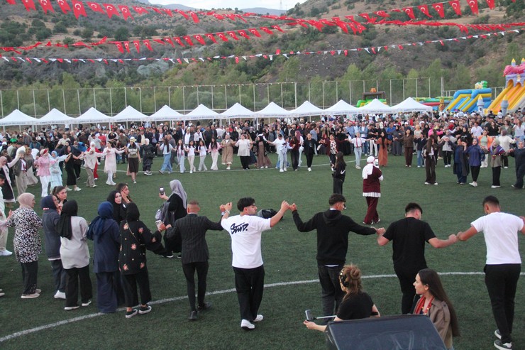 camoluk-bal-festivalinde-1-milyon-400-bin-liralik-agalik-yarisi-2.jpg