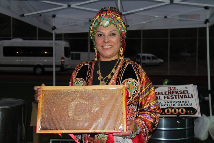 camoluk-bal-festivalinde-1-milyon-400-bin-liralik-agalik-yarisi-3.jpg