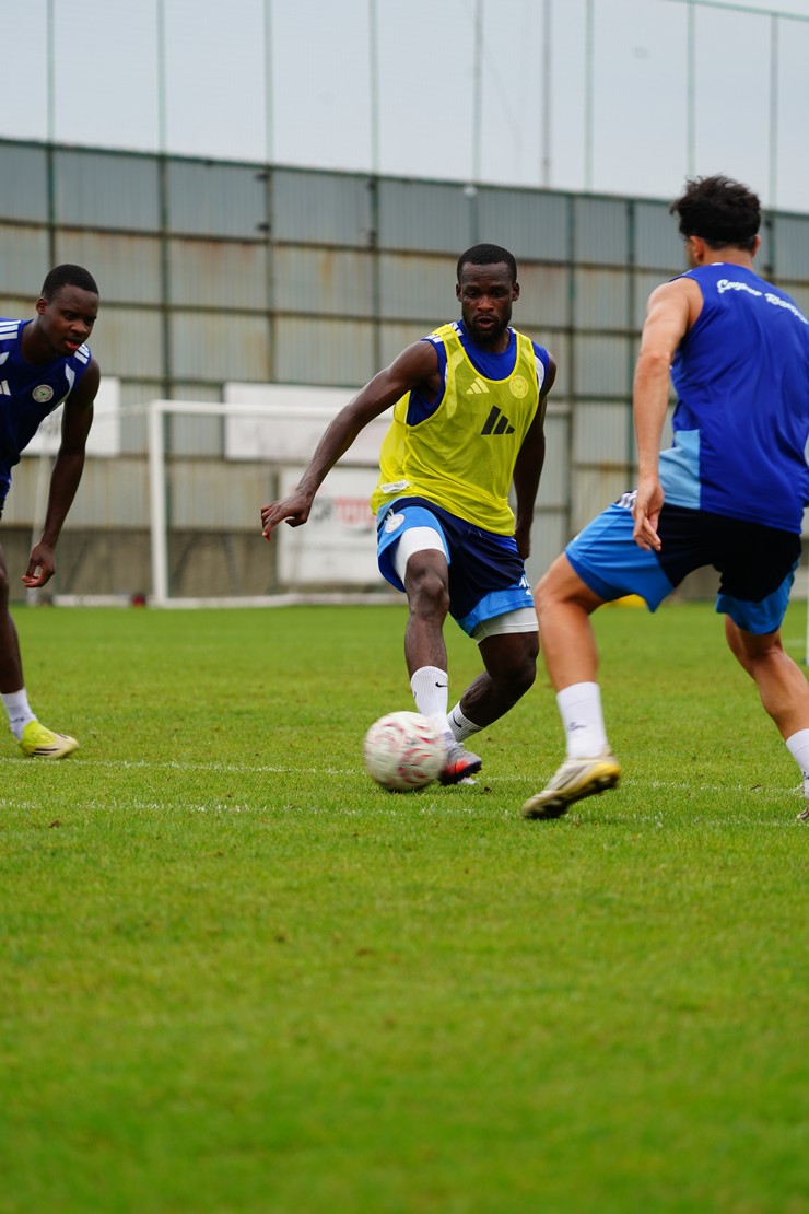 caykur-rizespor-super-ligin-2-haftasinda-evinde-agirlayacagi-samsunspor-macinin-hazirliklarina-ara-vermeden-basladi-18.jpg