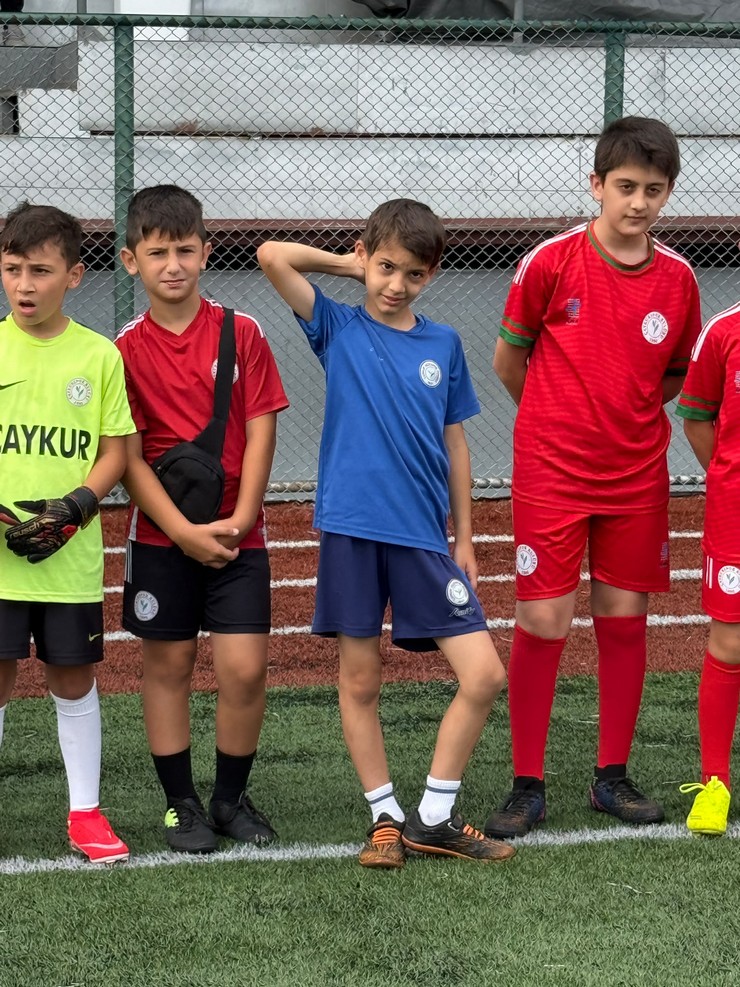 caykurspor-yaz-futbol-okulu-gelecegin-yildizlarini-yetistiriyor.jpg