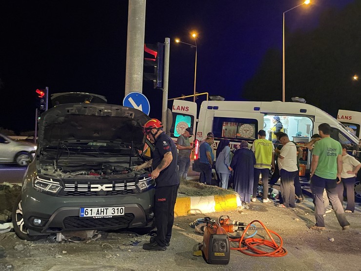 trabzonun-arsin-ilcesinde-meydana-gelen-trafik-kazasinda-7-kisi-yaralandi-2.jpg