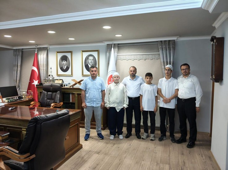 rizede-hafizlik-ve-kuran-i-kerimi-yuzunden-guzel-okuma-yarismasi-merkez-ilce-birinciligi-secimiyle-sonuclandi-4.jpg