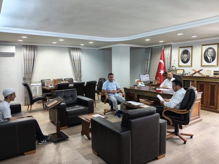 rizede-hafizlik-ve-kuran-i-kerimi-yuzunden-guzel-okuma-yarismasi-merkez-ilce-birinciligi-secimiyle-sonuclandi-5.jpg