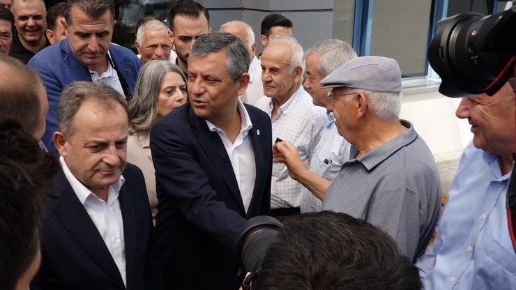 yeni-parti-genel-baskani-ozgur-ozel-bir-dizi-ziyaret-ve-program-kapsaminda-trabzona-geldi-1.jpg