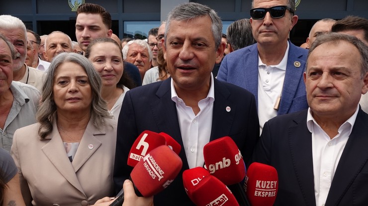 yeni-parti-genel-baskani-ozgur-ozel-bir-dizi-ziyaret-ve-program-kapsaminda-trabzona-geldi-2.jpg