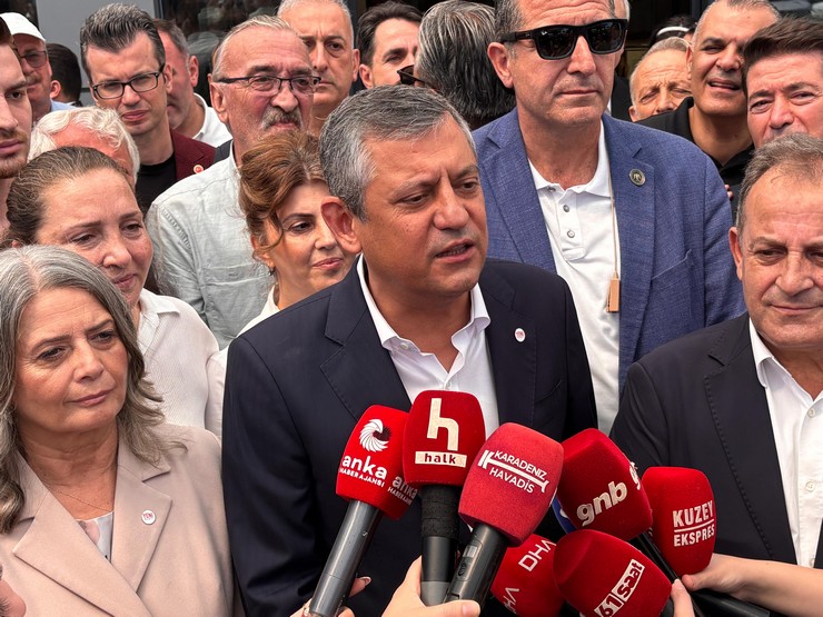 yeni-parti-genel-baskani-ozgur-ozel-bir-dizi-ziyaret-ve-program-kapsaminda-trabzona-geldi-3.jpg