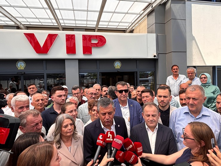 yeni-parti-genel-baskani-ozgur-ozel-bir-dizi-ziyaret-ve-program-kapsaminda-trabzona-geldi-4.jpg