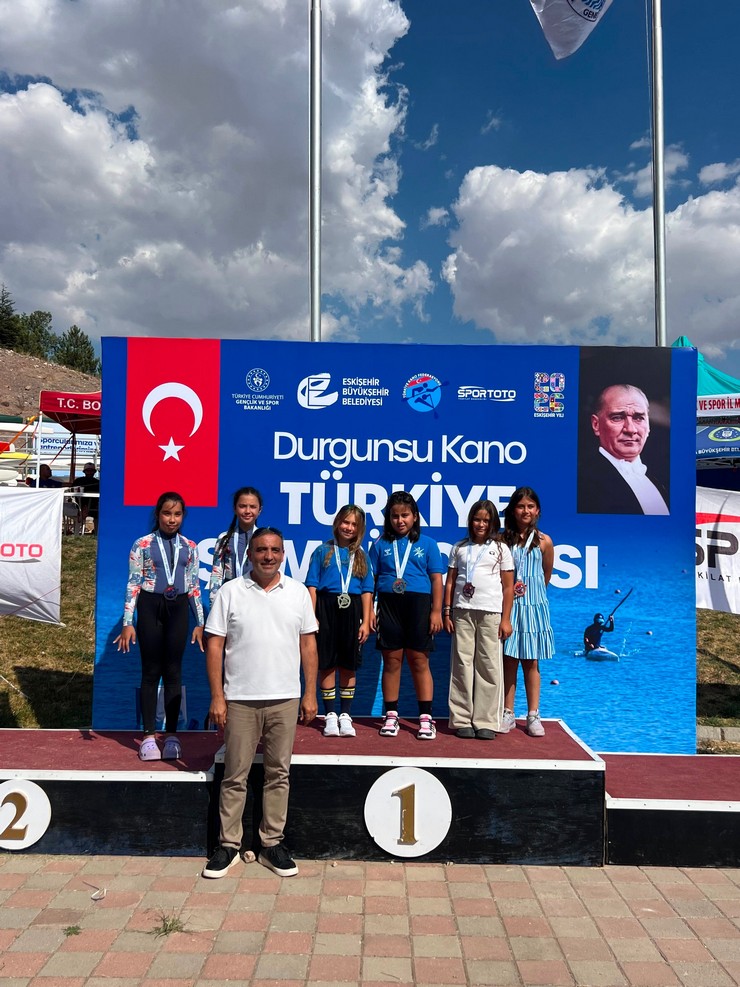 eskisehirde-18-21-agustos-2026-tarihleri-arasinda-duzenlenen-durgunsu-kano-turkiye-sampiyonasi-rize-temsilcilerinin-adeta-sovuna-sahne-oldu-6-001.jpg