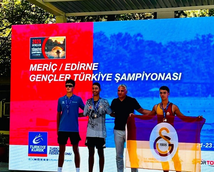 rizeli-kurekciler-turkiye-sampiyonasindan-4-madalya-ve-kupayla-dondu-1.jpg