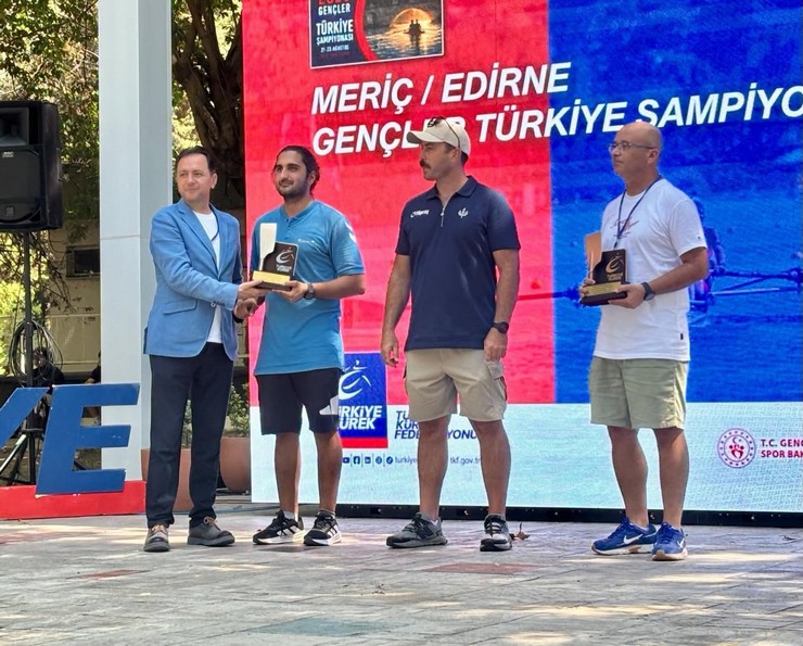 rizeli-kurekciler-turkiye-sampiyonasindan-4-madalya-ve-kupayla-dondu-3.jpg