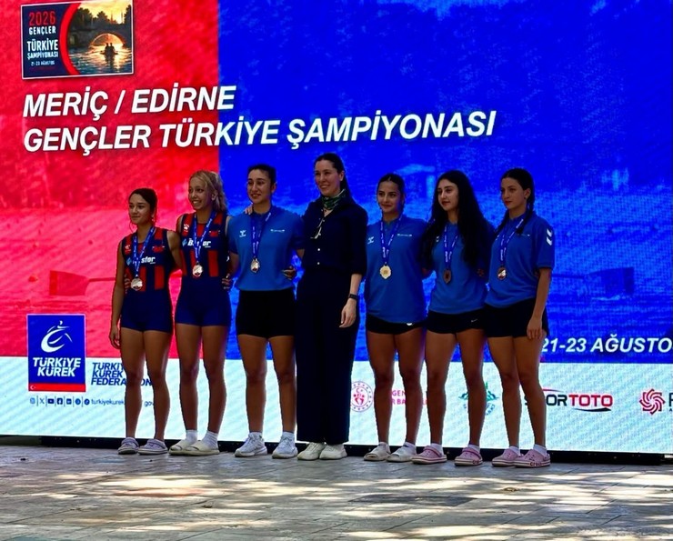 rizeli-kurekciler-turkiye-sampiyonasindan-4-madalya-ve-kupayla-dondu-5.jpg