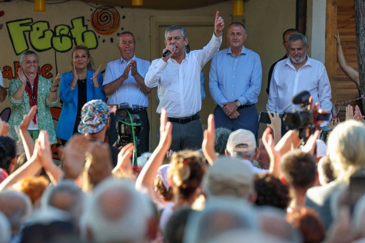 yeni-parti-genel-baskani-ozgur-ozel-rizede-11-001.jpg