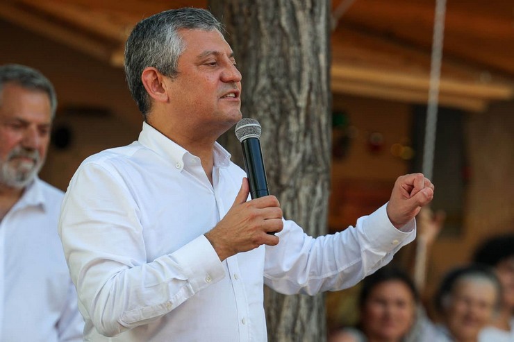 yeni-parti-genel-baskani-ozgur-ozel-rizede-12.jpg