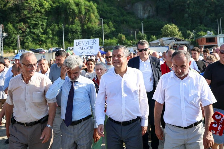 yeni-parti-genel-baskani-ozgur-ozel-rizede-4.jpg