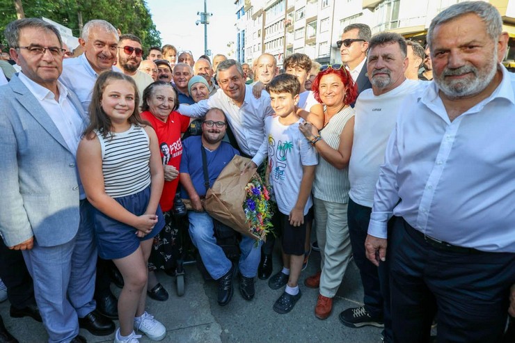 yeni-parti-genel-baskani-ozgur-ozel-rizede-7.jpg
