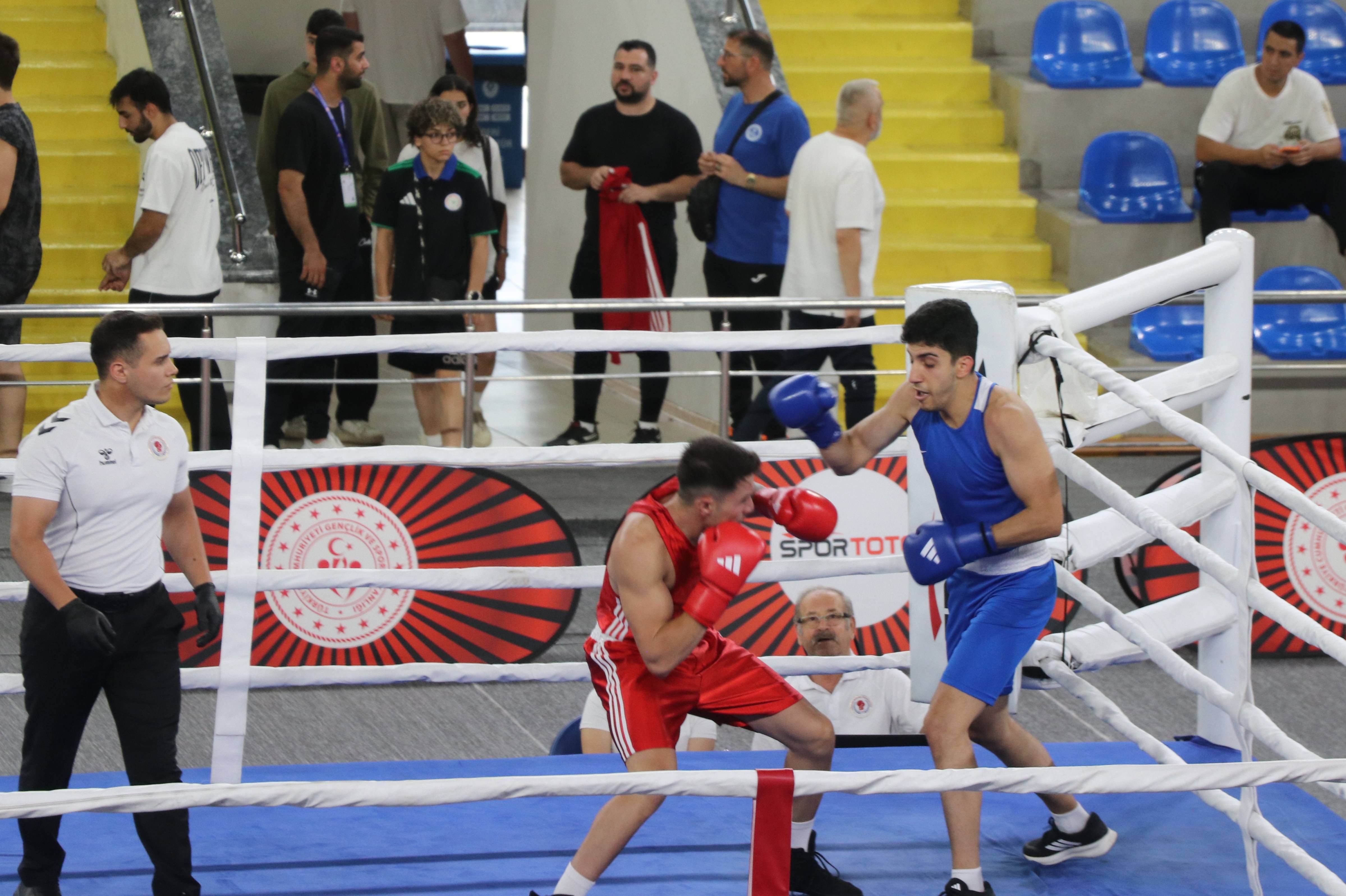 aa-20260824-42294427-42294423-rizedeki-yesilay-23-yas-alti-turkiye-ferdi-boks-sampiyonasi-basladi.jpg