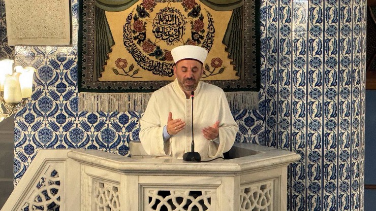 peygamber-efendimiz-hazreti-muhammedin-s-a-s-dunyayi-tesriflerinin-1501inci-sene-i-devriyesi-olan-mevlid-gecesi-rizede-derin-bir-manevi-atmosfer-ve-dualarla-eda-edildi-4.jpg