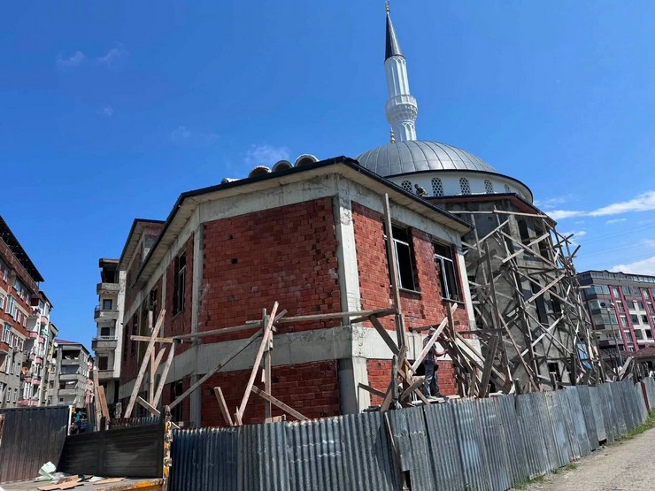 rize-il-muftulugu-findikli-ilcesinde-yapimi-surdurulen-ada-camii-ve-kuran-kursuna-destek-cagrisinda-bulundu-2.jpg