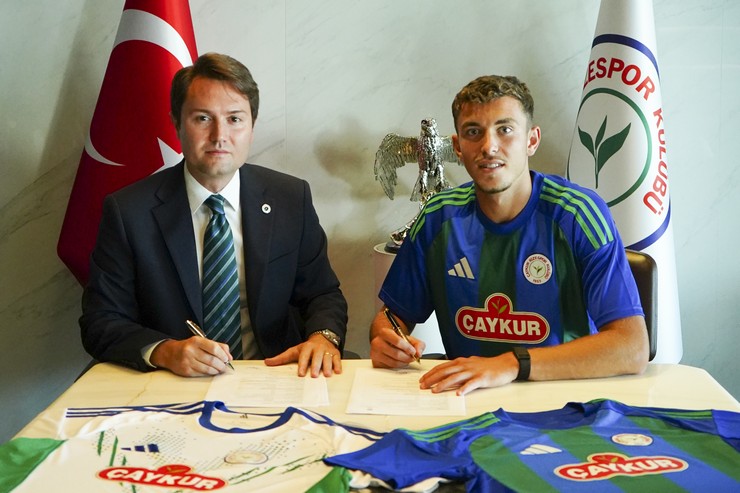 caykur-rizespor-kadrosunu-gelecek-vaat-eden-bir-isimle-guclendirdi-yesil-mavili-kulup-romanyanin-farul-takiminda-forma-giyen-2007-dogumlu-hucum-oyuncusu-albert-iustin-doicaruyu-ren-2.jpg