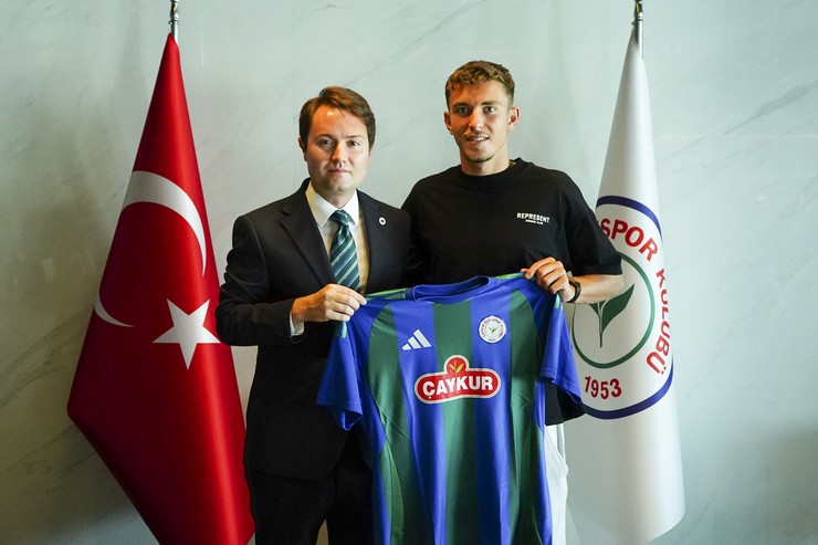 caykur-rizespor-kadrosunu-gelecek-vaat-eden-bir-isimle-guclendirdi-yesil-mavili-kulup-romanyanin-farul-takiminda-forma-giyen-2007-dogumlu-hucum-oyuncusu-albert-iustin-doicaruyu-ren-3.jpg