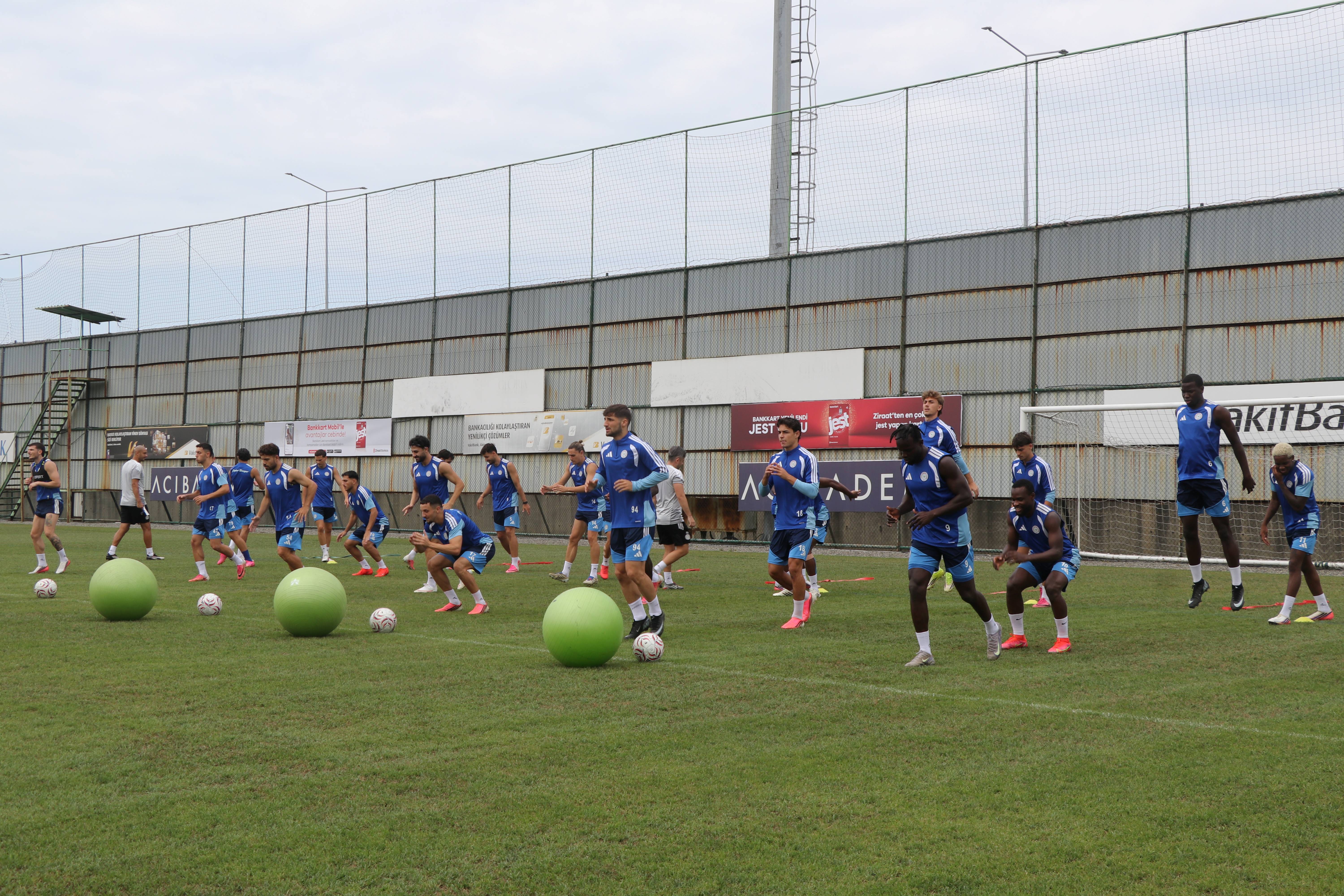 aa-20260826-42309923-42309920-caykur-rizesporlu-moussa-diakite-gaziantep-fk-maci-oncesi-degerlendirmede-bulundu.jpg