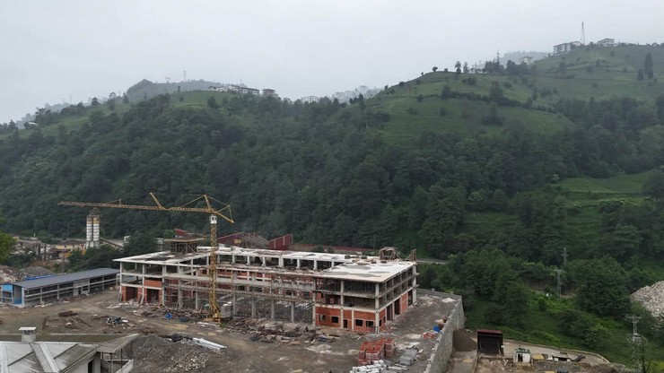 rize-il-ozel-idaresi-tarafindan-yurutulen-corapcilar-yerleskesi-atolye-ve-merkez-santiye-binasi-projesi-tum-hiziyla-devam-ediyor-2-001.jpg