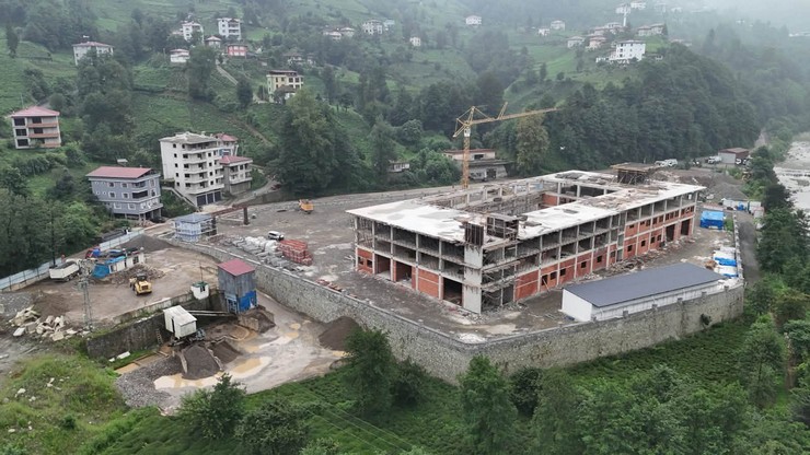 rize-il-ozel-idaresi-tarafindan-yurutulen-corapcilar-yerleskesi-atolye-ve-merkez-santiye-binasi-projesi-tum-hiziyla-devam-ediyor-3-001.jpg