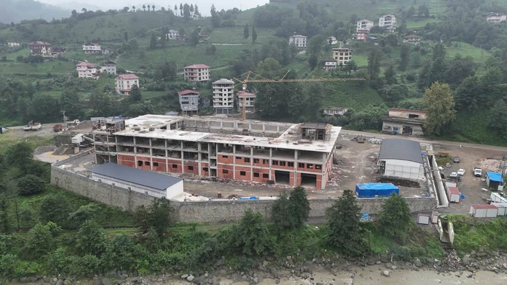 rize-il-ozel-idaresi-tarafindan-yurutulen-corapcilar-yerleskesi-atolye-ve-merkez-santiye-binasi-projesi-tum-hiziyla-devam-ediyor-6-001.jpg