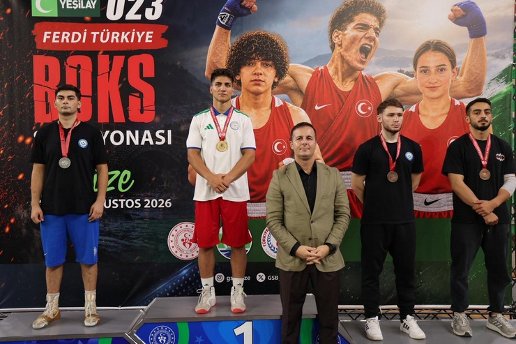 rizeli-boksor-alperen-yilmaz-turkiyenin-zirvesinde-8.jpg