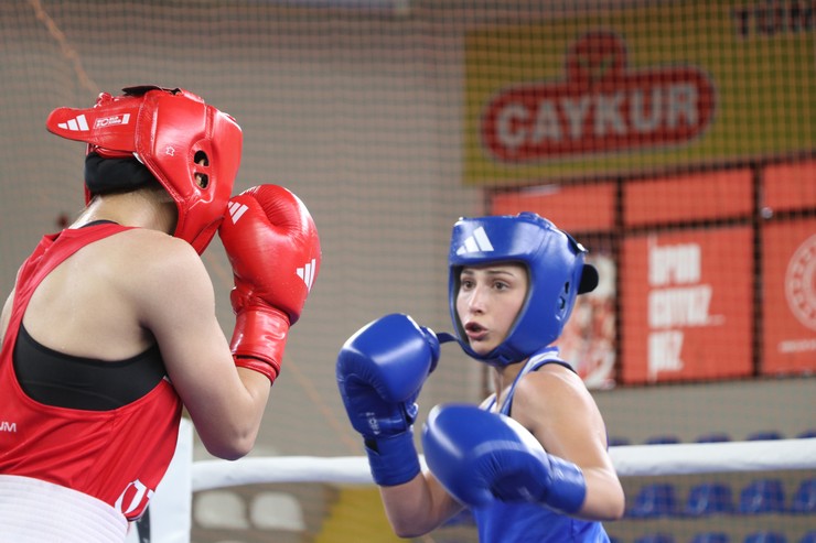 turkiye-boks-federasyonunca-rizede-duzenlenen-yesilay-23-yas-alti-turkiye-ferdi-boks-sampiyonasi-sona-erdi-2.jpg
