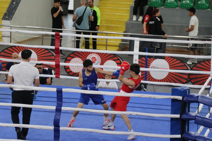 turkiye-boks-federasyonunca-rizede-duzenlenen-yesilay-23-yas-alti-turkiye-ferdi-boks-sampiyonasi-sona-erdi-3.jpg