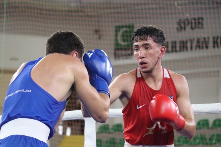 turkiye-boks-federasyonunca-rizede-duzenlenen-yesilay-23-yas-alti-turkiye-ferdi-boks-sampiyonasi-sona-erdi-4.jpg
