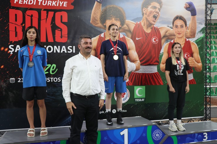 turkiye-boks-federasyonunca-rizede-duzenlenen-yesilay-23-yas-alti-turkiye-ferdi-boks-sampiyonasi-sona-erdi-6.jpg